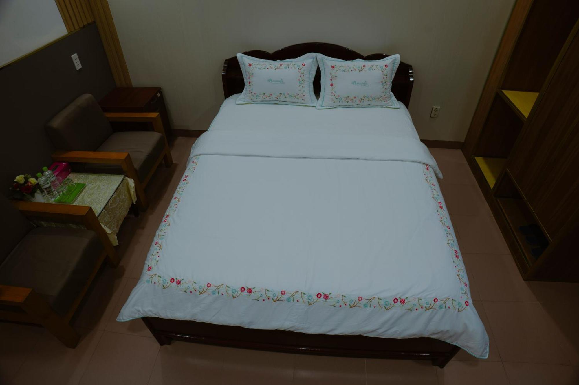 Khách sạn Hoàng Sơn *