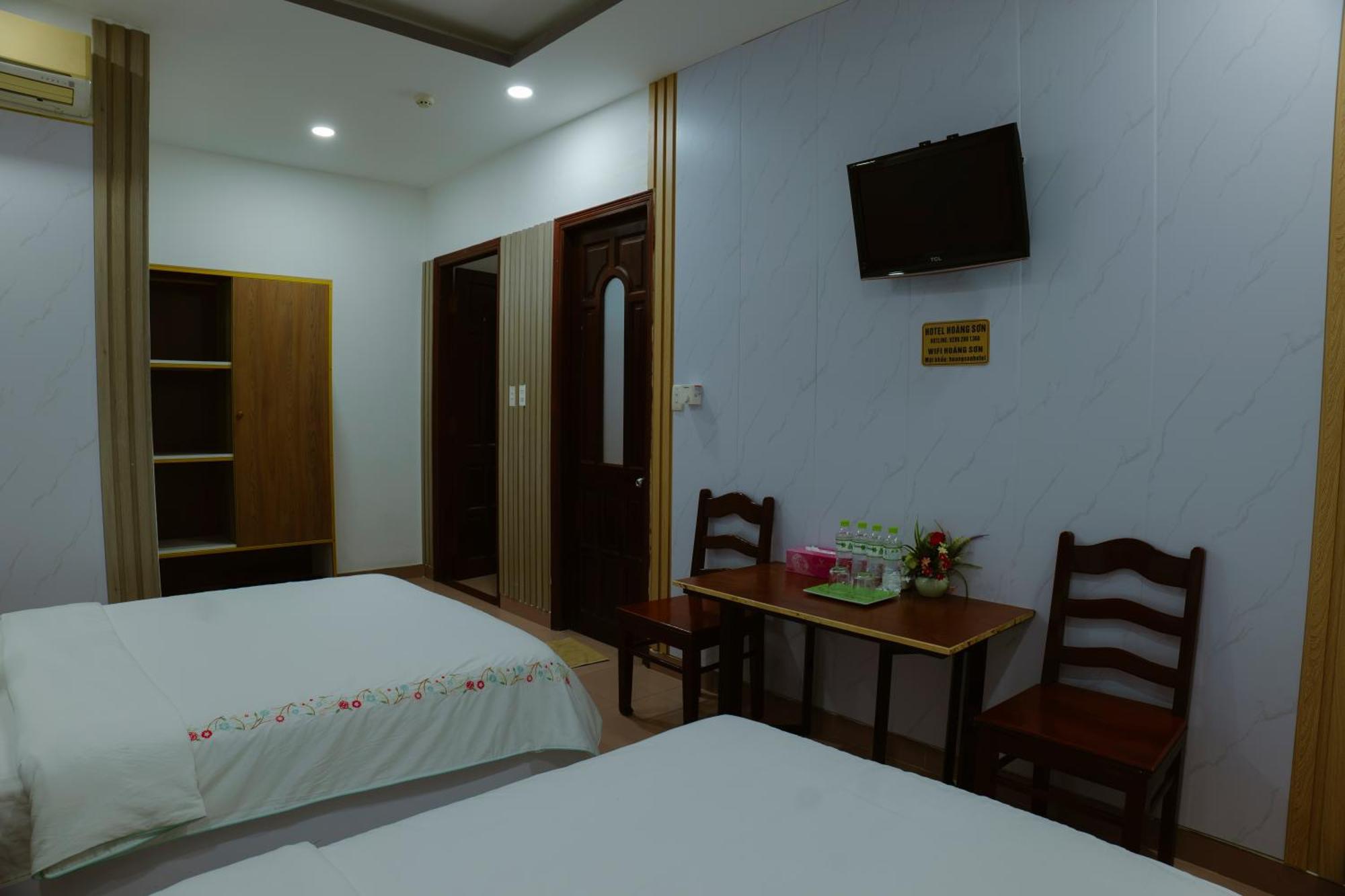 Hoàng Sơn Khách sạn *