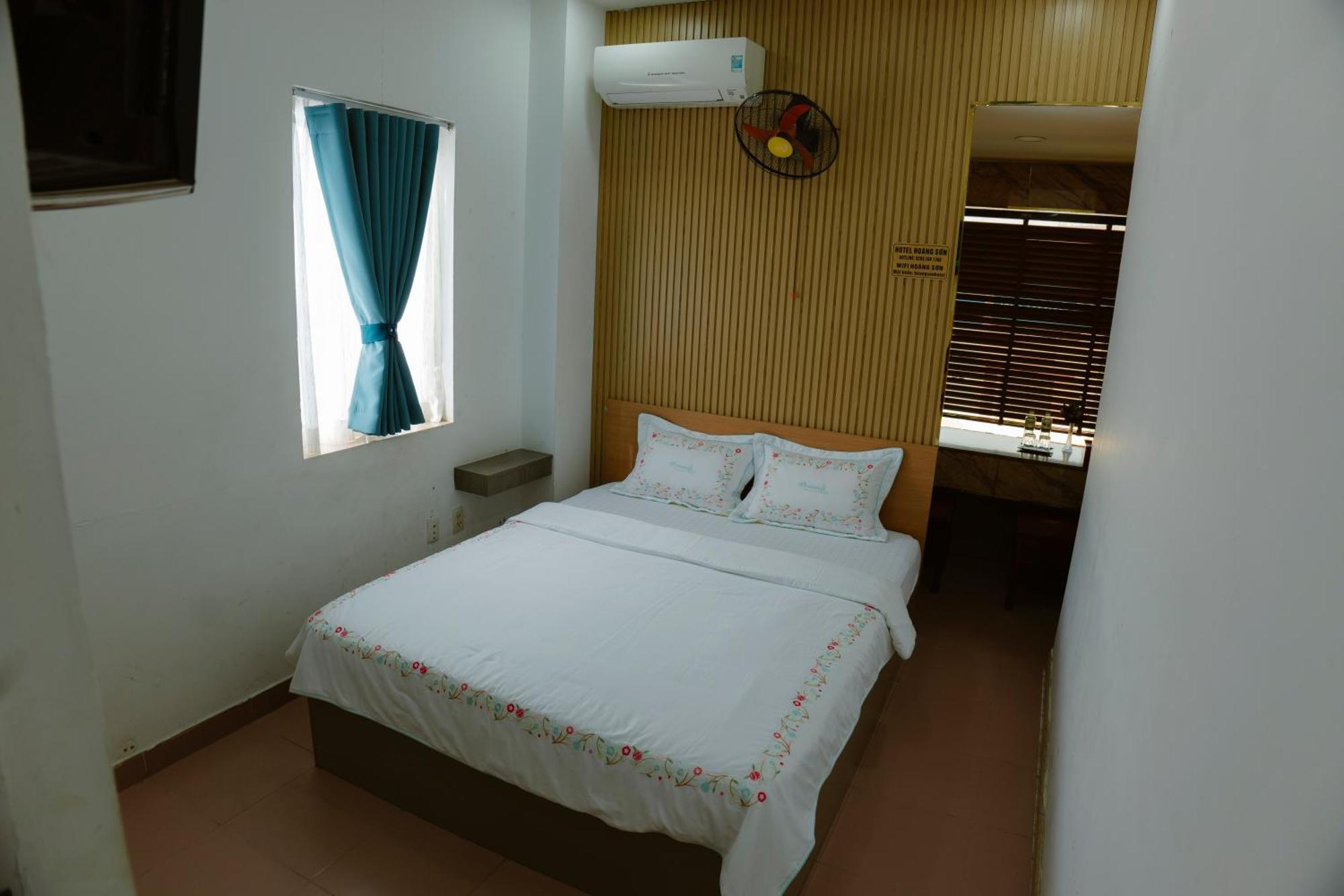 Khách sạn Hoàng Sơn *